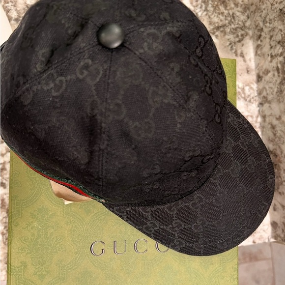 Gucci Black Cap with Red and Green Stripe